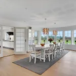 6 Bedroom Cozy In
