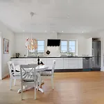 Vakantiehuis 6 Bedroom Cozy In