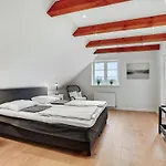 6 Bedroom Cozy In Hébergement de vacances