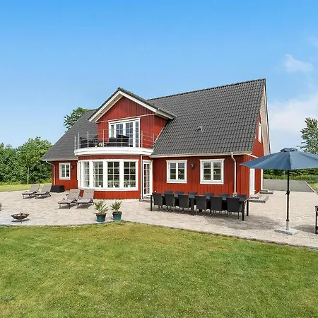 6 Bedroom Cozy In Hébergement de vacances *