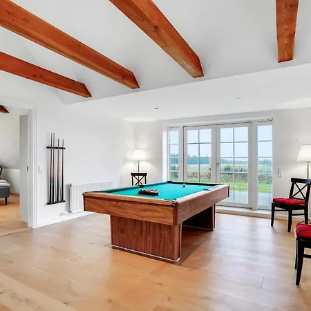 6 Bedroom Cozy In בית נופש גרינדסטד