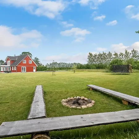 6 Bedroom Cozy In Hébergement de vacances *