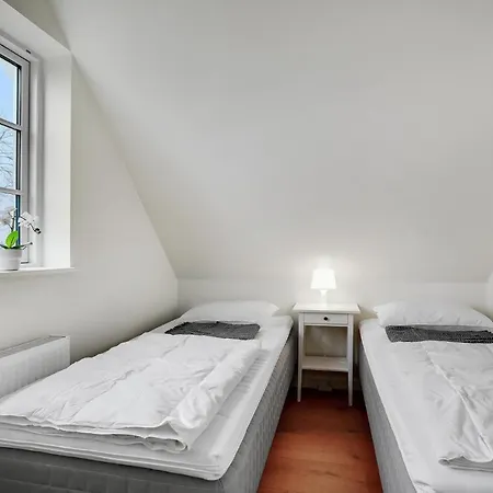 Hébergement de vacances 6 Bedroom Cozy In *