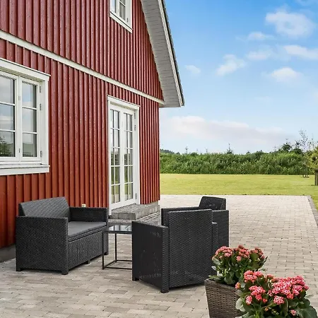 6 Bedroom Cozy In Grindsted