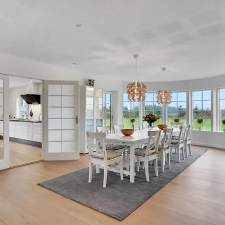 6 Bedroom Cozy In