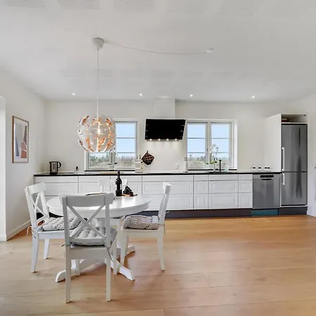 Hébergement de vacances 6 Bedroom Cozy In