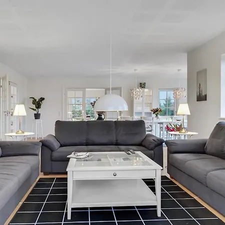 Hébergement de vacances 6 Bedroom Cozy In *