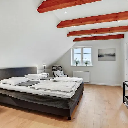 6 Bedroom Cozy In Hébergement de vacances