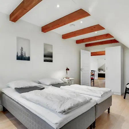 6 Bedroom Cozy In Hébergement de vacances